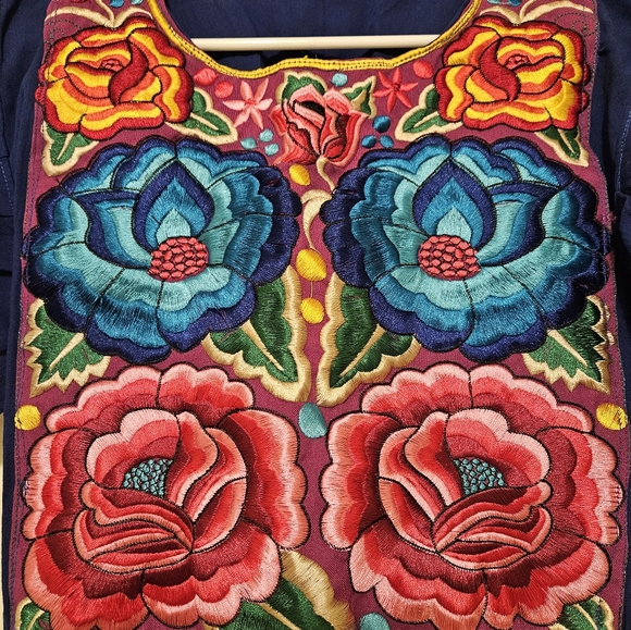 Embroidered dress - Picture 5 of 5